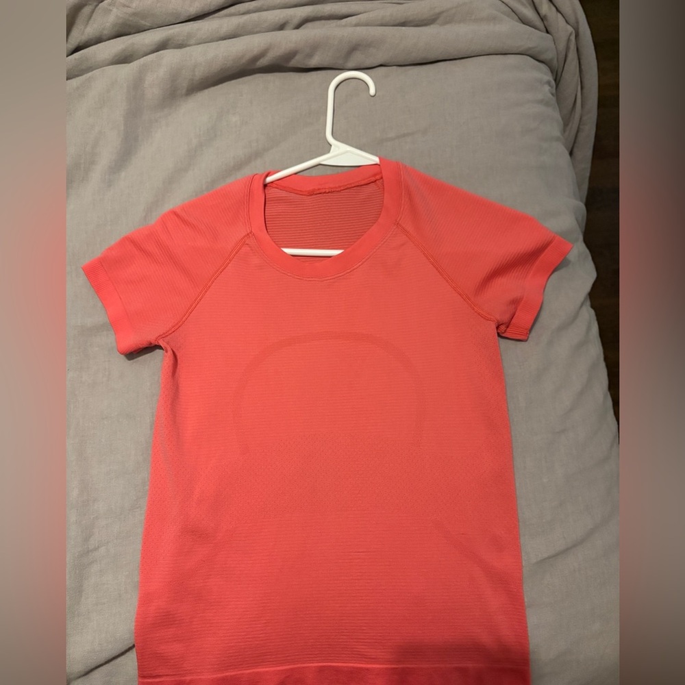Pink lululemon swiftly tech tee race length size 4